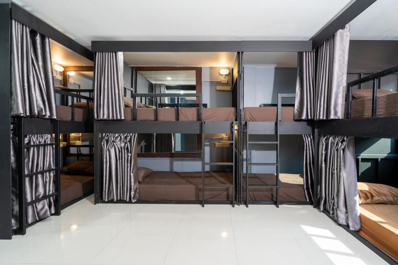 Black Pantera Hostel Patong Bagian luar foto