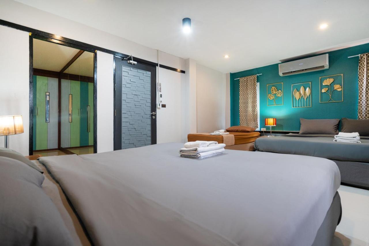 Black Pantera Hostel Patong Bagian luar foto